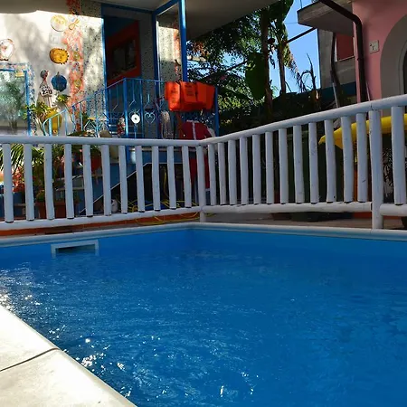 מלון דירות Casa Carolina 4*